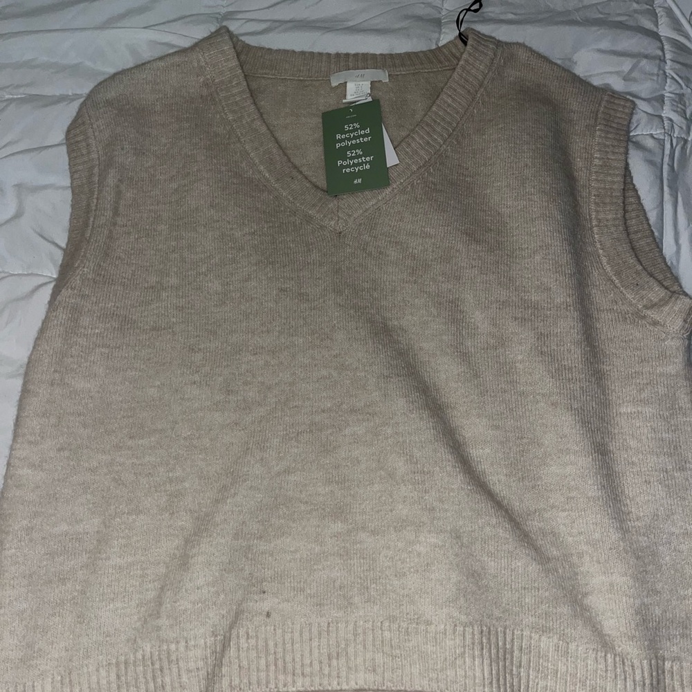 H&M cream colored sweater vest, never worn with tags